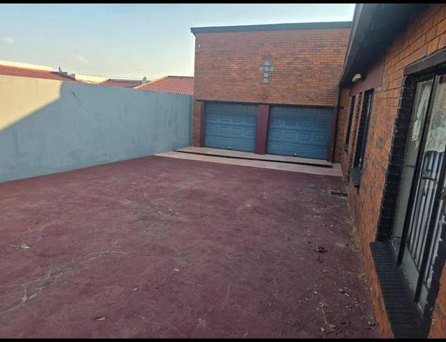 4 BEDROOM HOUSE FOR SALE IN LENASIA SOUTH